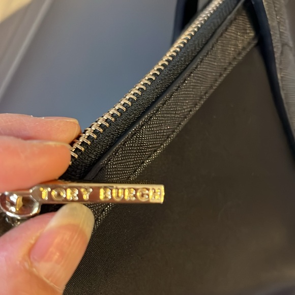 TORY BURCH NYLON TOTE BAG WITH LEATHER TRIM - Picture 4 of 14